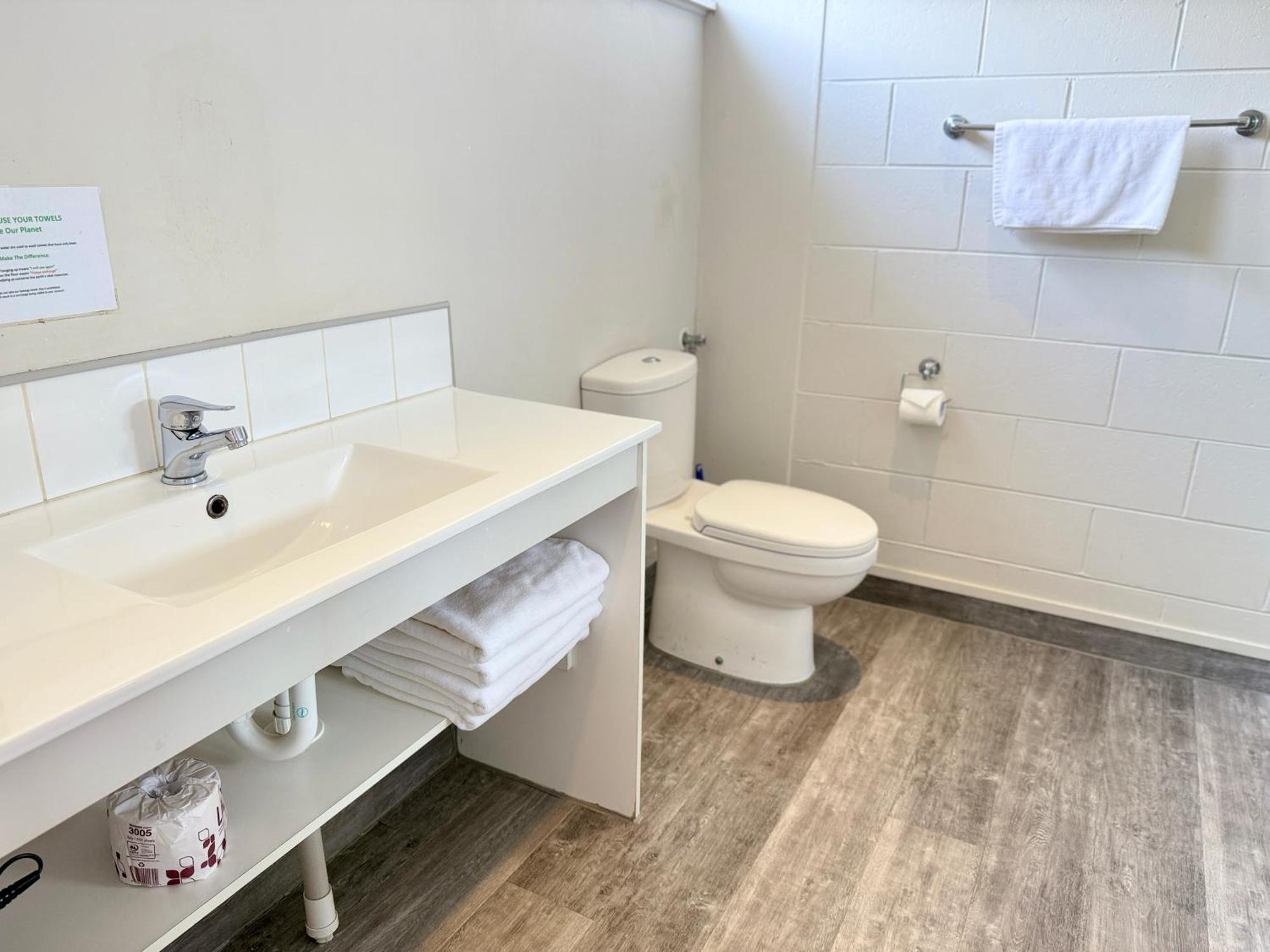 פאנגאריי Continental Motel מראה חיצוני תמונה