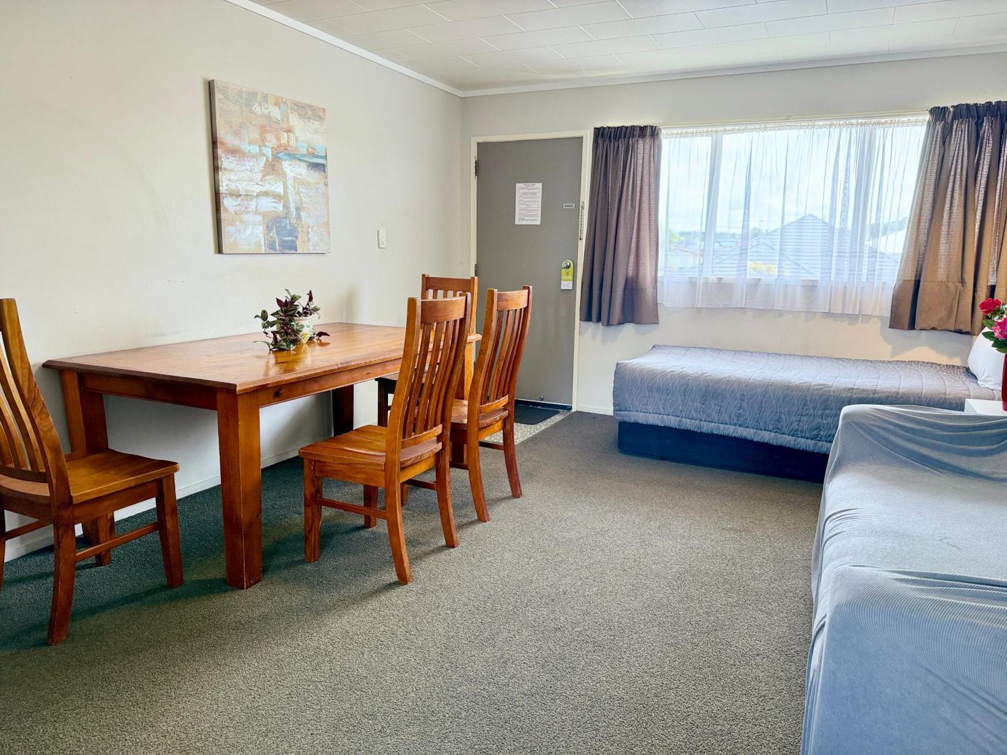פאנגאריי Continental Motel מראה חיצוני תמונה