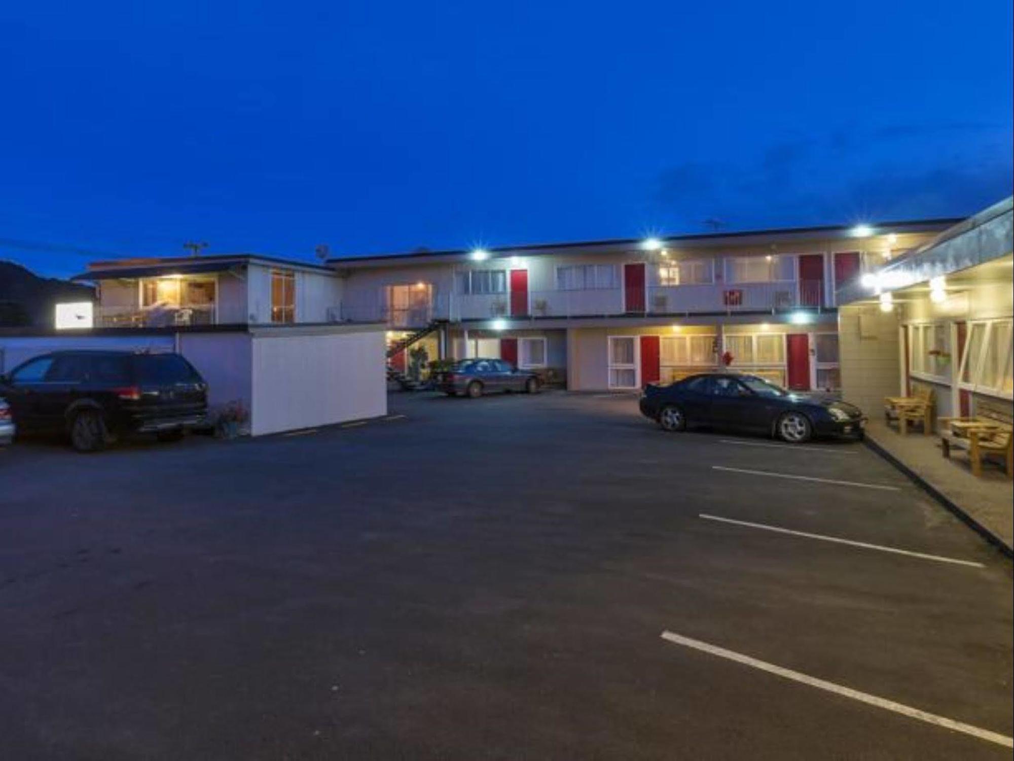 פאנגאריי Continental Motel מראה חיצוני תמונה