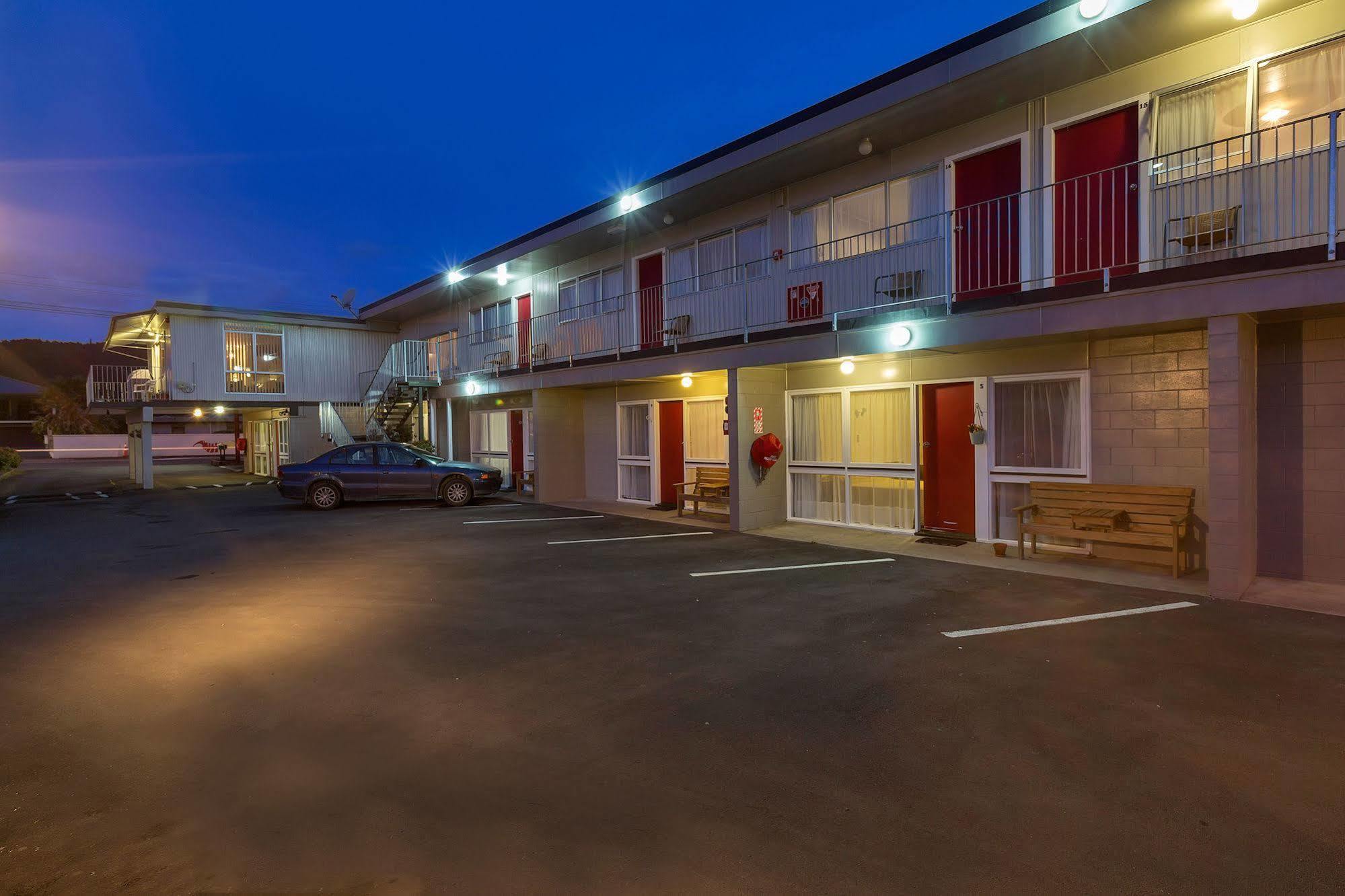 פאנגאריי Continental Motel מראה חיצוני תמונה